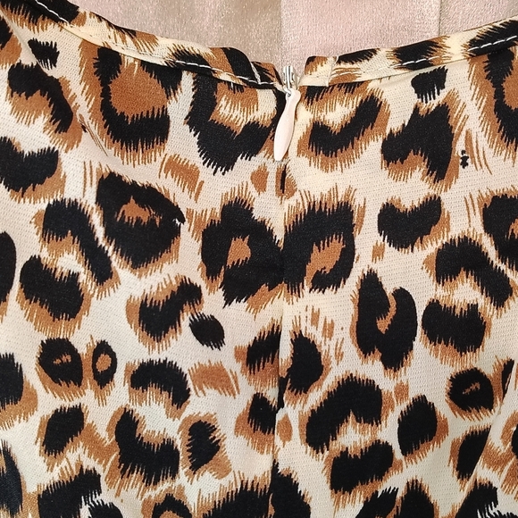 Emery Rose Leopard Women's LG Romper W/Ruffle Straps - Picture 6 of 12